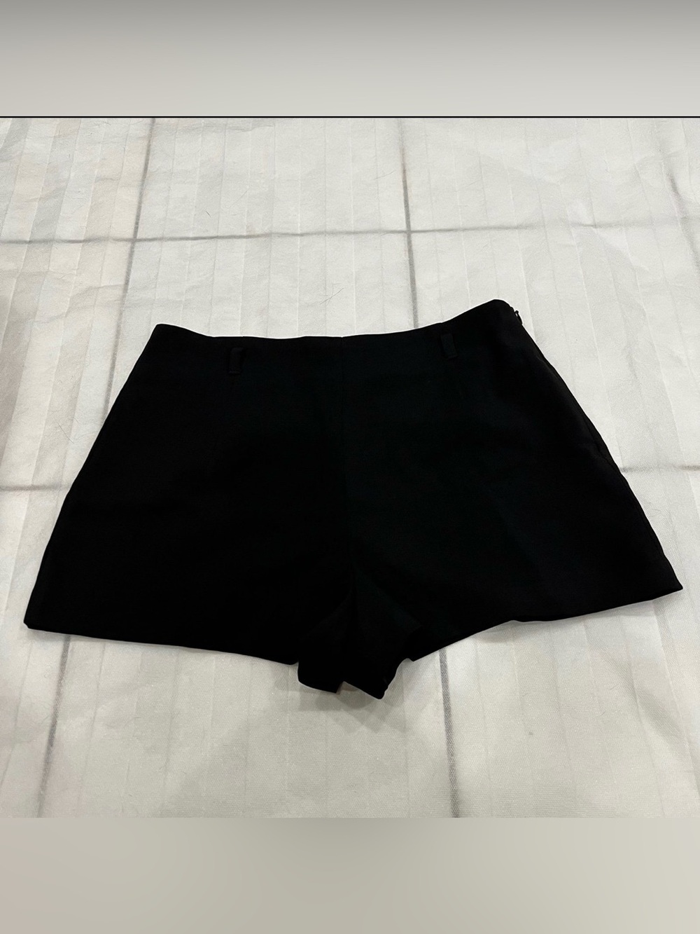 Forever 21 Black High-Waist Tailored Shorts size medium - Picture 2 of 8